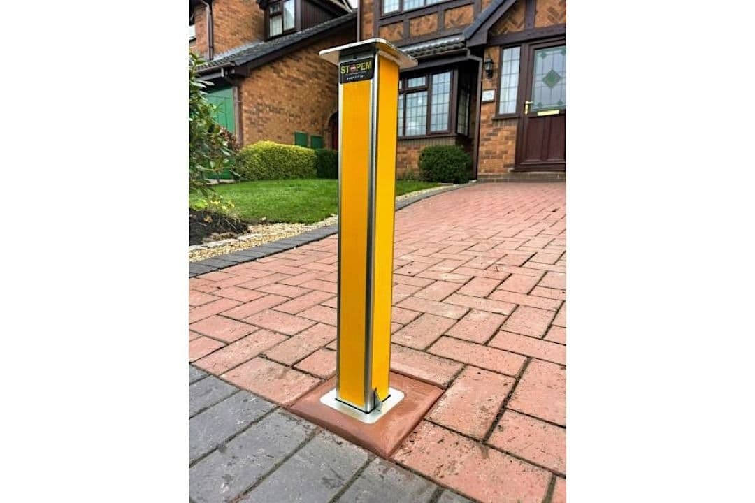 Heavy Duty Telescopic Bollard - Reflective Safety
